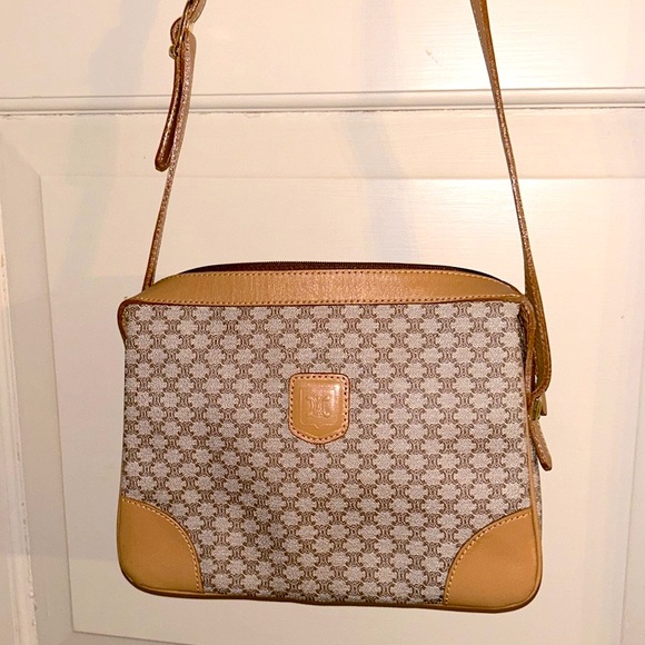 RARE CELINE VINTAGE Logo purse long adjustable strap and expandable compartments - Picture 1 of 9